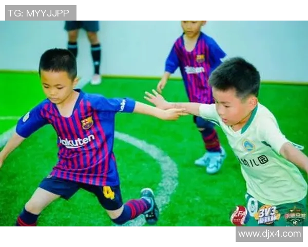 足球明星与小朋友的欢乐互动瞬间展现温暖与乐趣